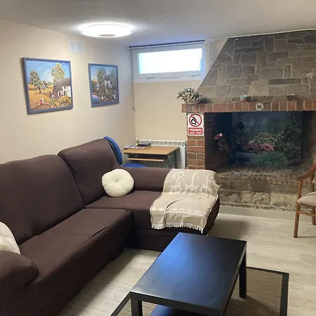 Demi - Piscina Cubierta